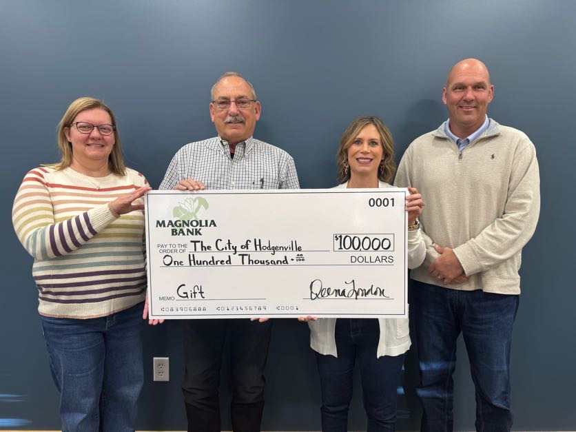 Group photo of Magnolia Bank team members presents a $100,000 gift to the City of Hodgenville